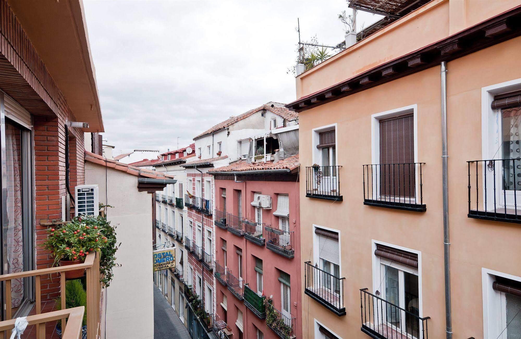 Apartamentos Aqui Me Quedo - Madrid — Photos 1